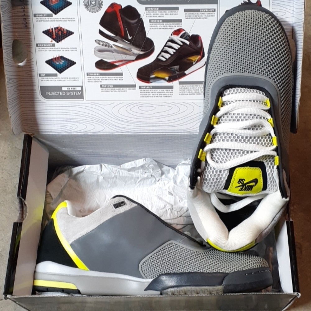 Nike zoom trend grey white and flourescent yellow
